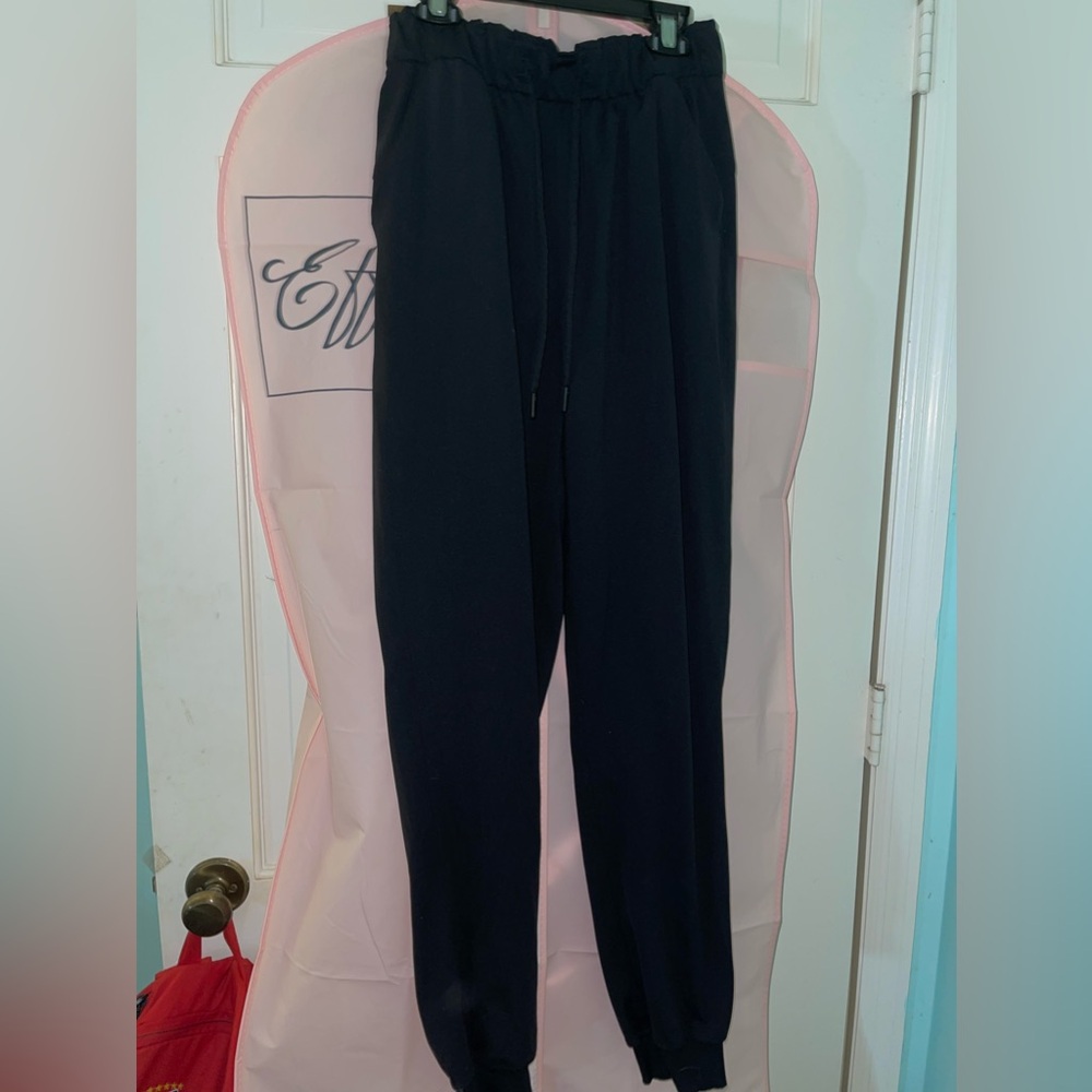 Lululemon cuffed Joggers!!